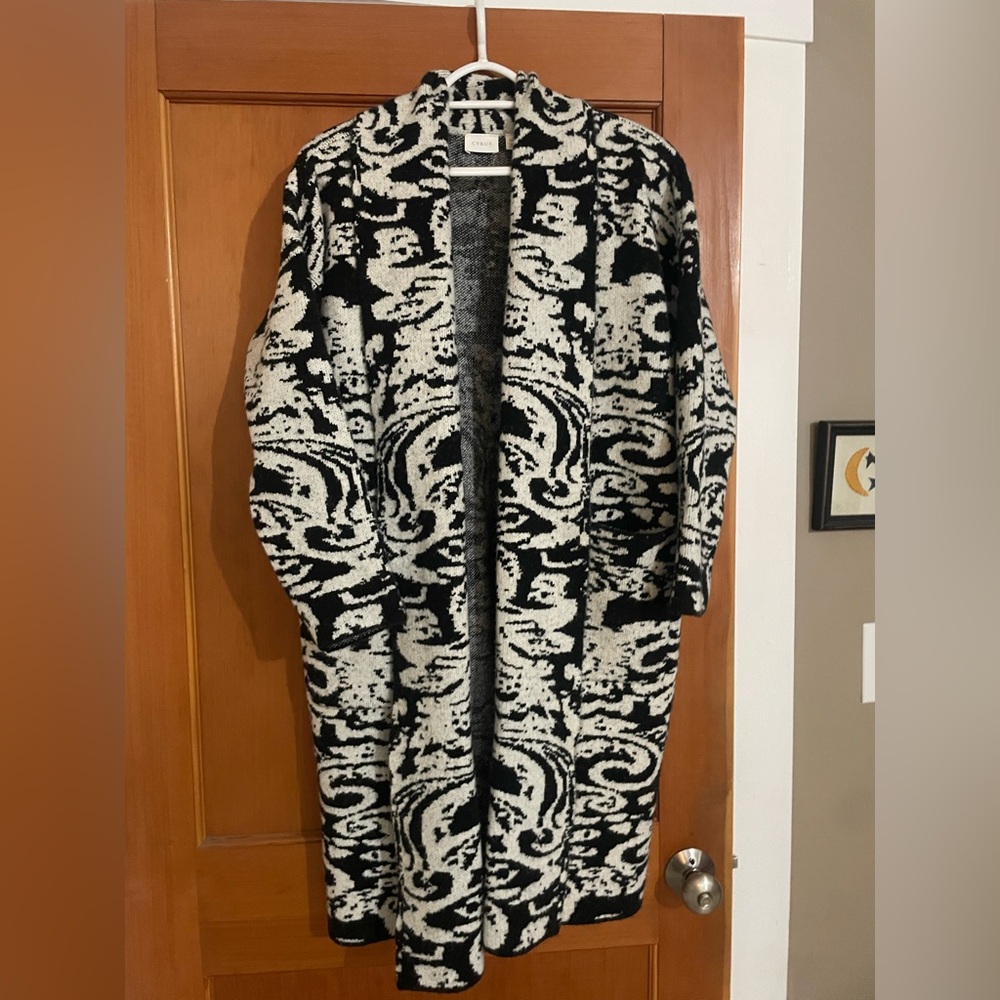 Black and White Patterned long sweater